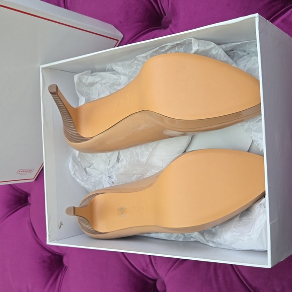 NWT COACH GIOVANNA PATENT HEELS IN LIGHT CAMEL - Picture 2 of 5